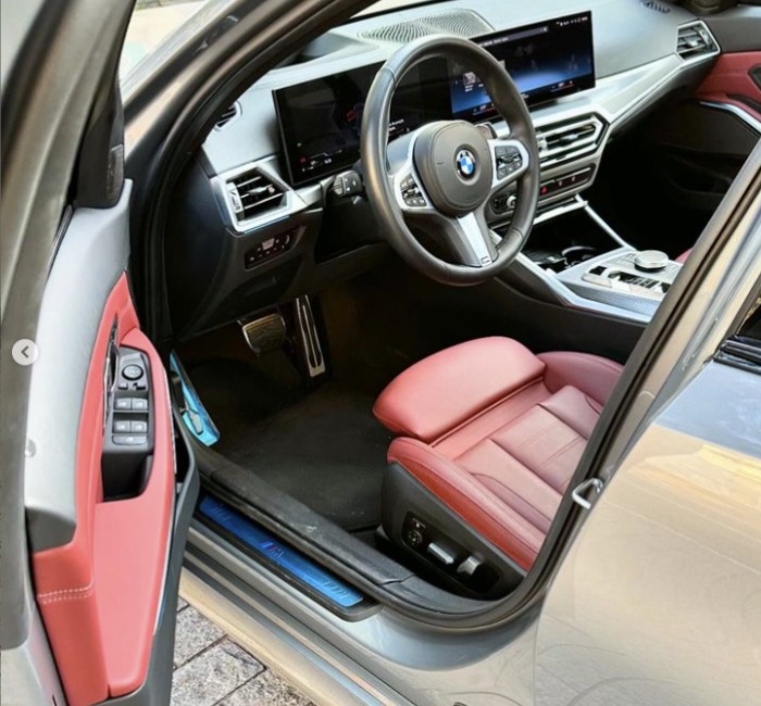 BMW 320i M SPORT 8