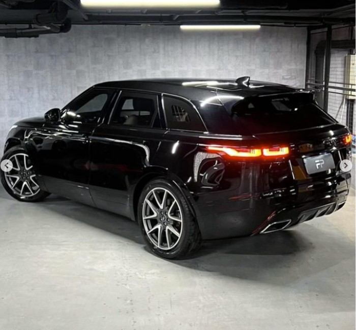 Velar R-Dynamic 1