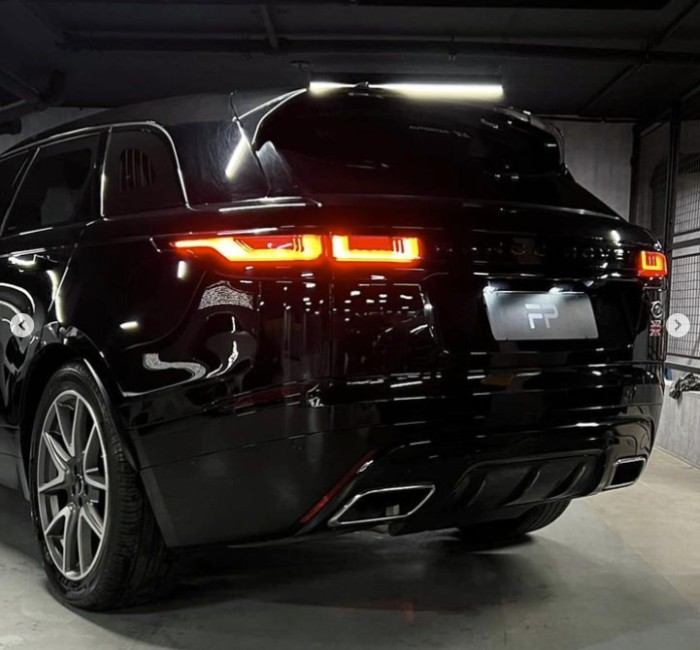 Velar R-Dynamic 4