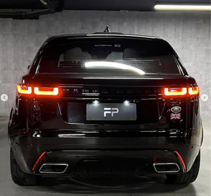 Velar R-Dynamic 8